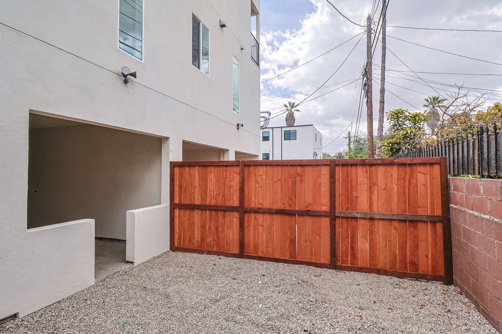 Los Angeles Apartment: 161 S Hoover St
