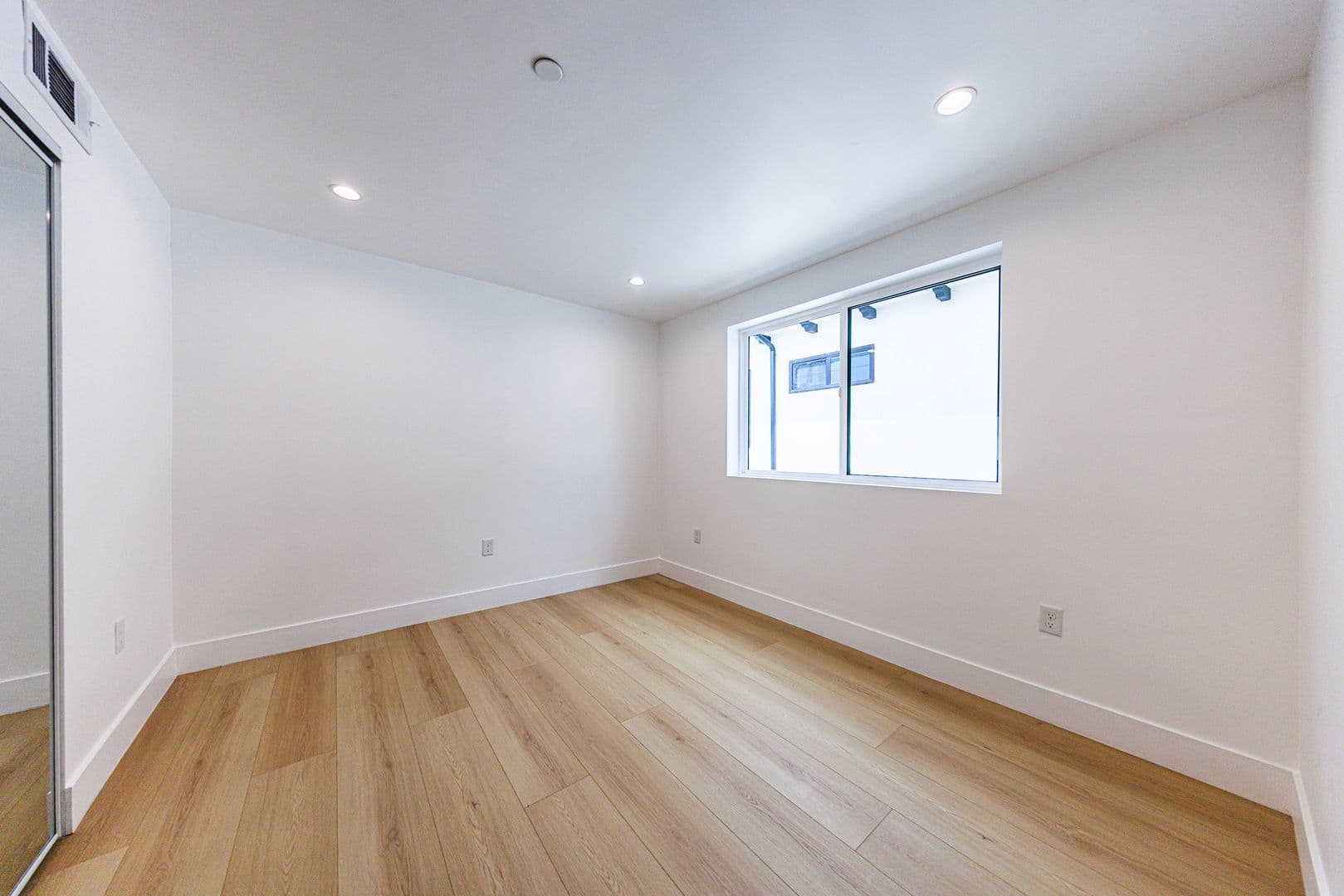 Los Angeles Apartment: 1015 S. Citrus Ave