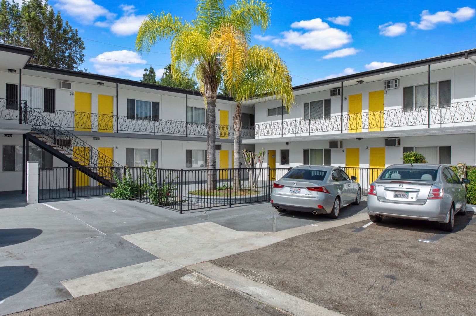 North Hollywood Apartment: 10926 Hortense St