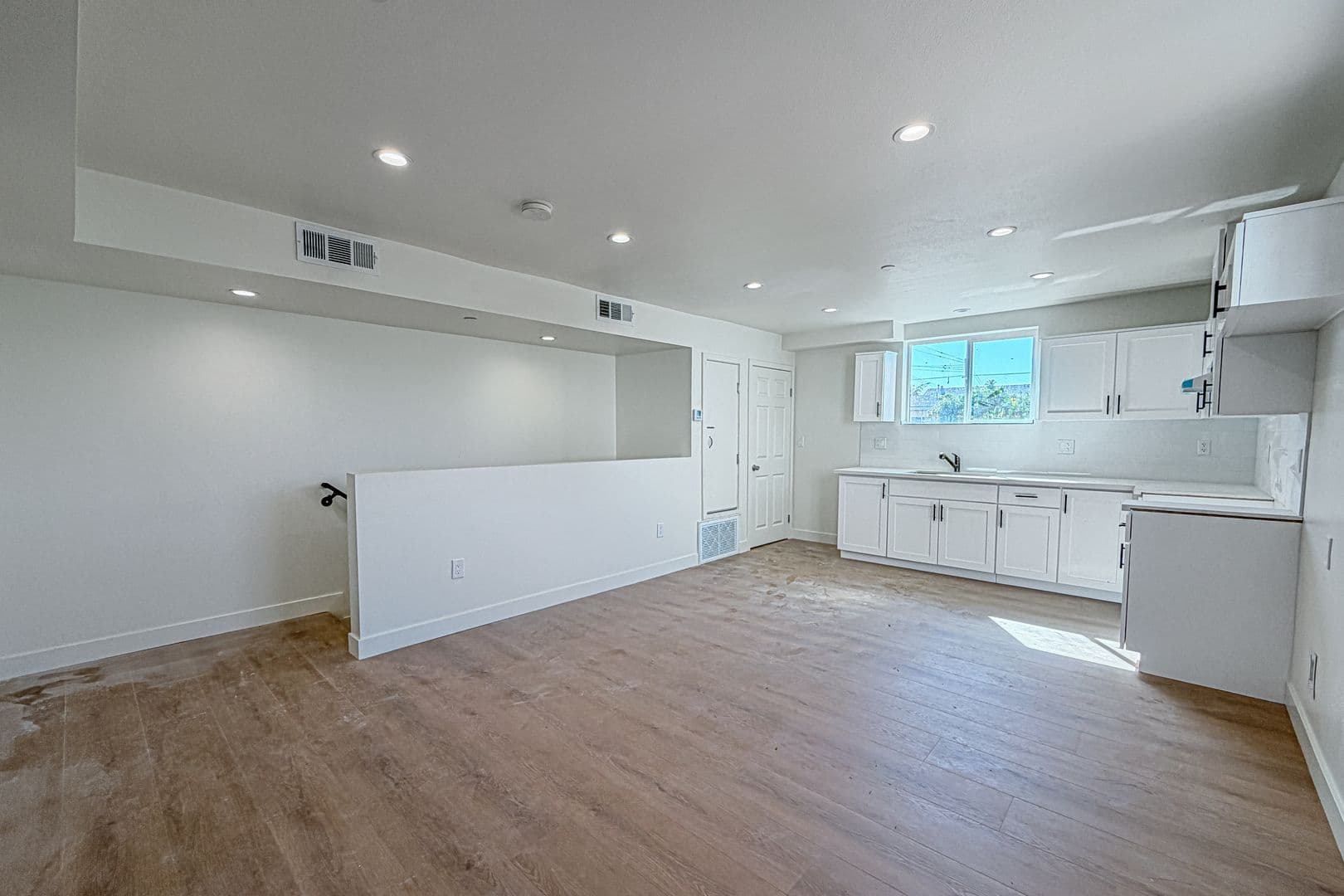 Los Angeles Apartment: 423 E 31st St