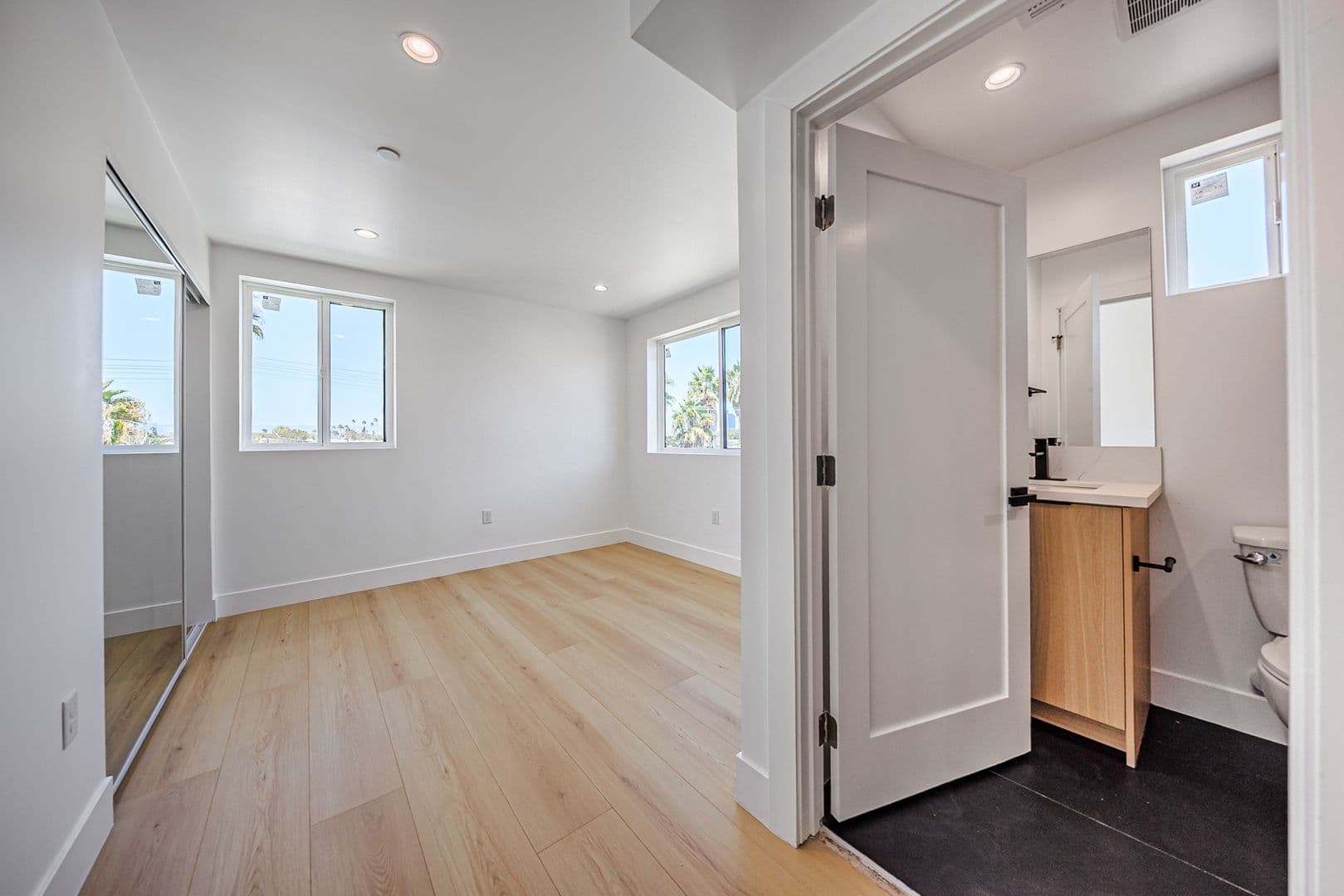 Los Angeles Apartment: 1259 S. Longwood Ave