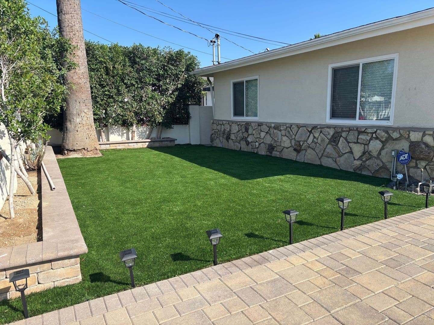 Sun Valley House: 11248 Lull Street