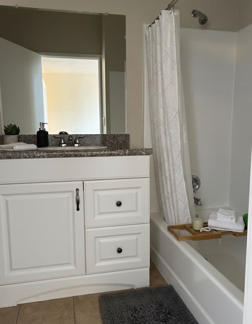 Tujunga Apartment: 10256 McClemont Ave