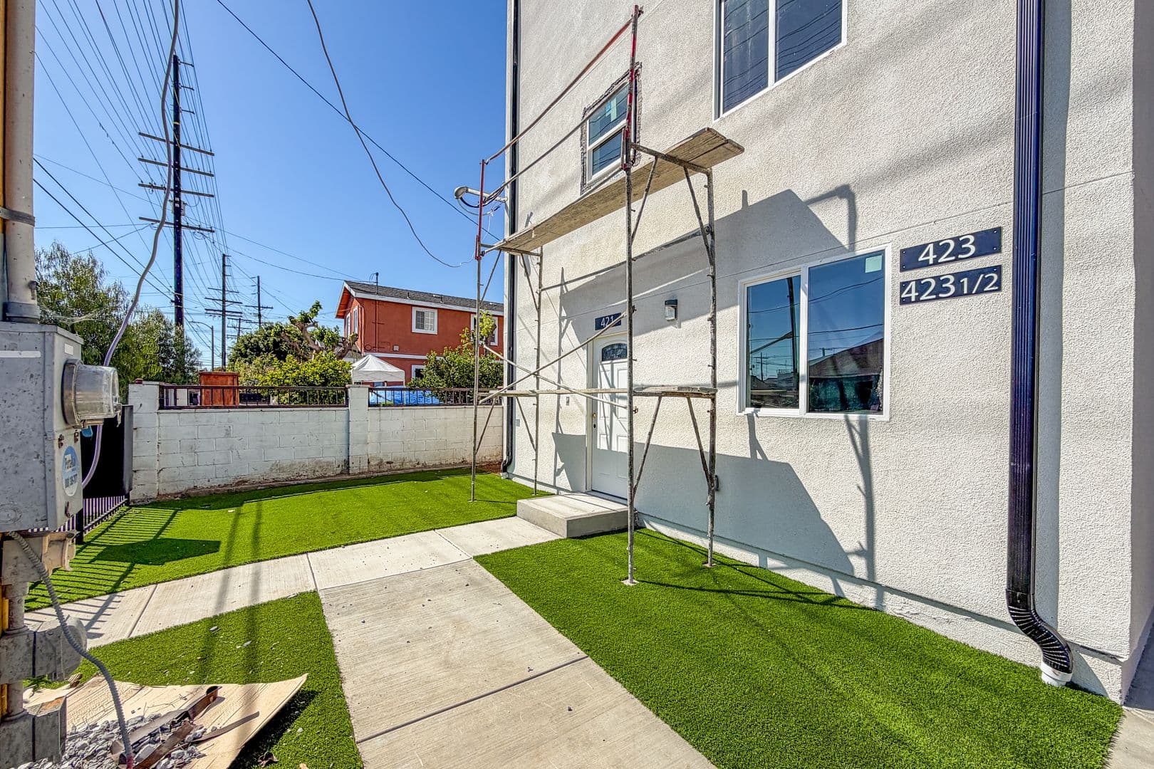 Los Angeles Apartment: 423 E 31st St