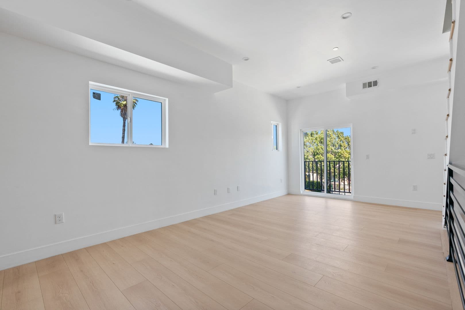 Los Angeles Townhome: 2637 S Garth Ave
