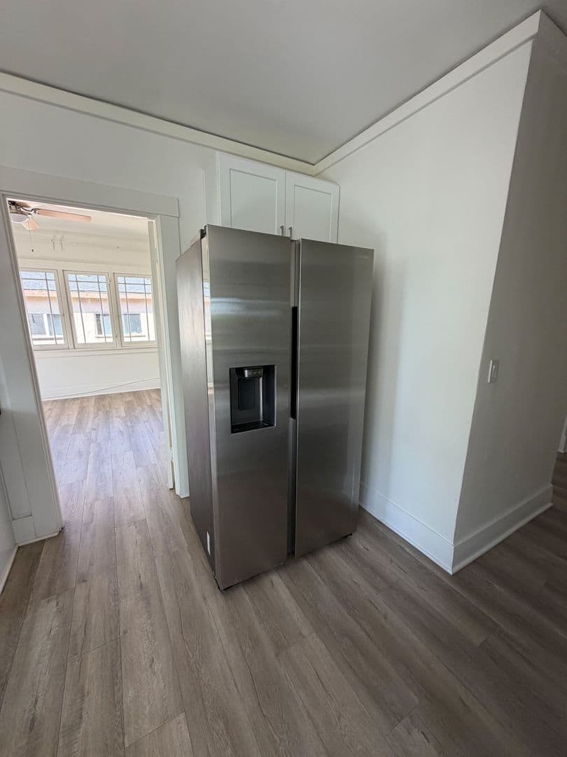 Los Angeles Apartment: 1112 Browning Blvd