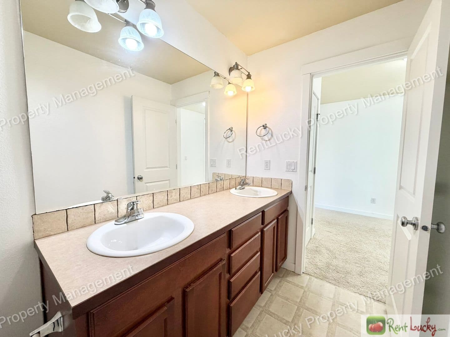 Bothell House: 16432 42nd Dr SE