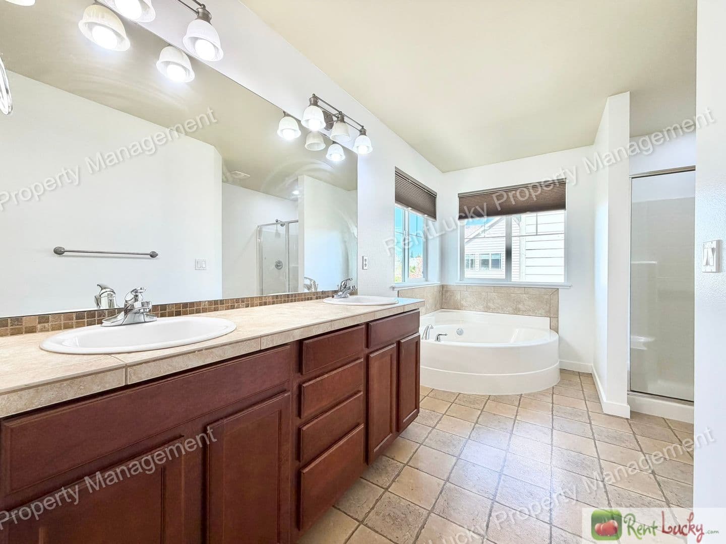 Bothell House: 16432 42nd Dr SE