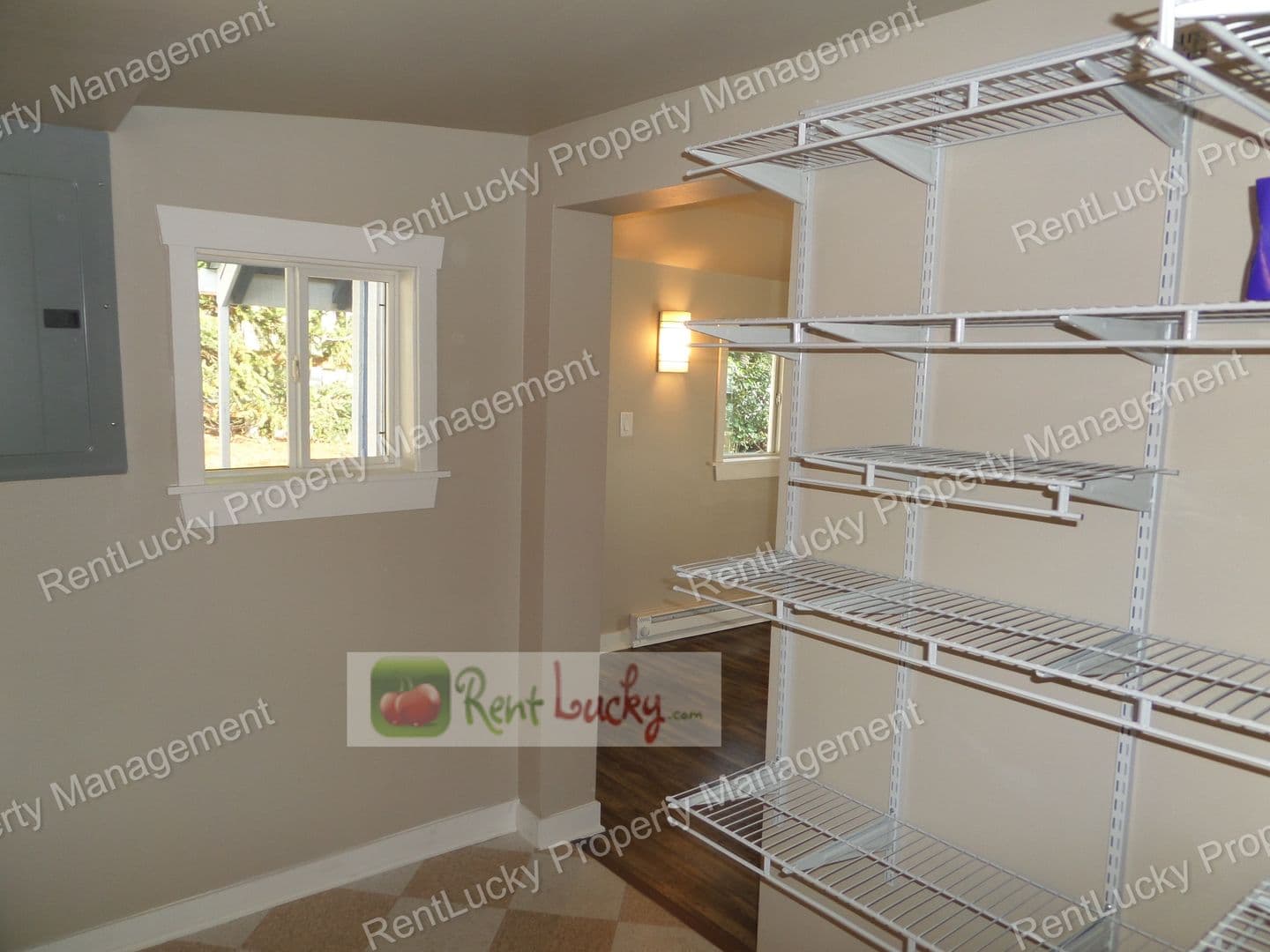 Des Moines House: 916 S 281st St