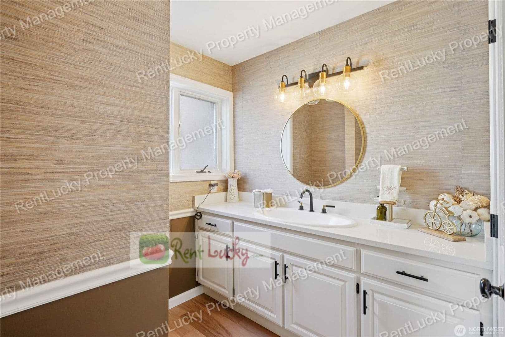 Tacoma House: 6412 E Side Dr NE