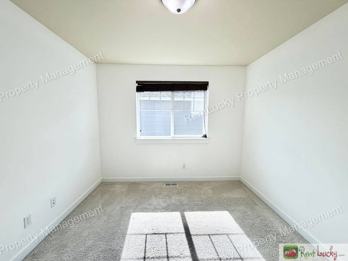 Bothell House: 16432 42nd Dr SE