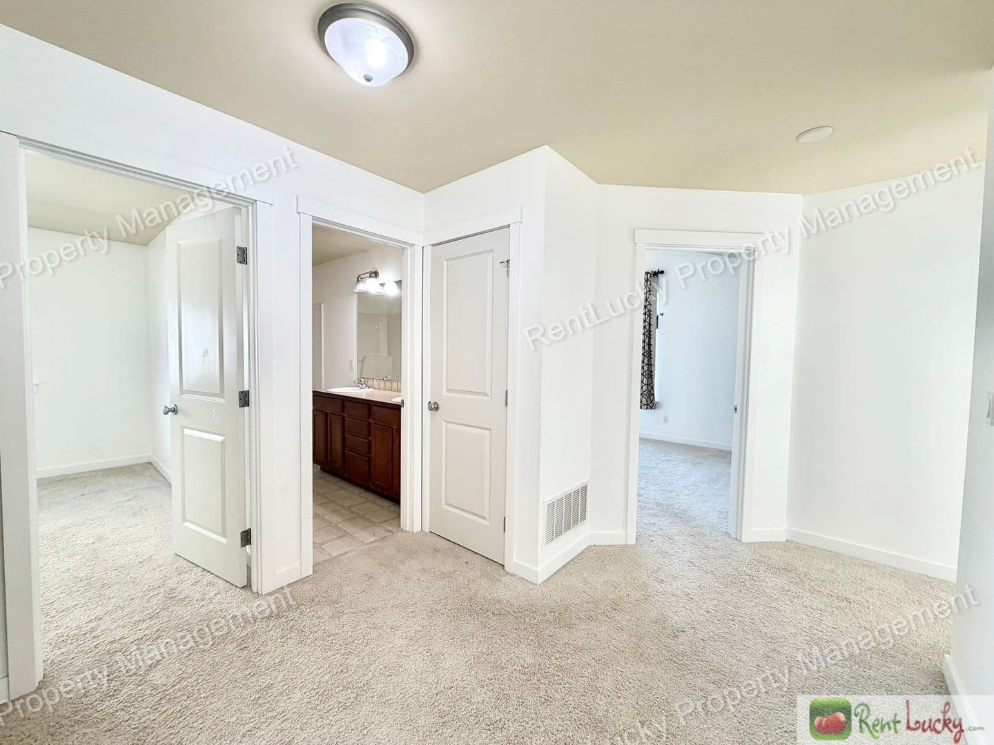 Bothell House: 16432 42nd Dr SE