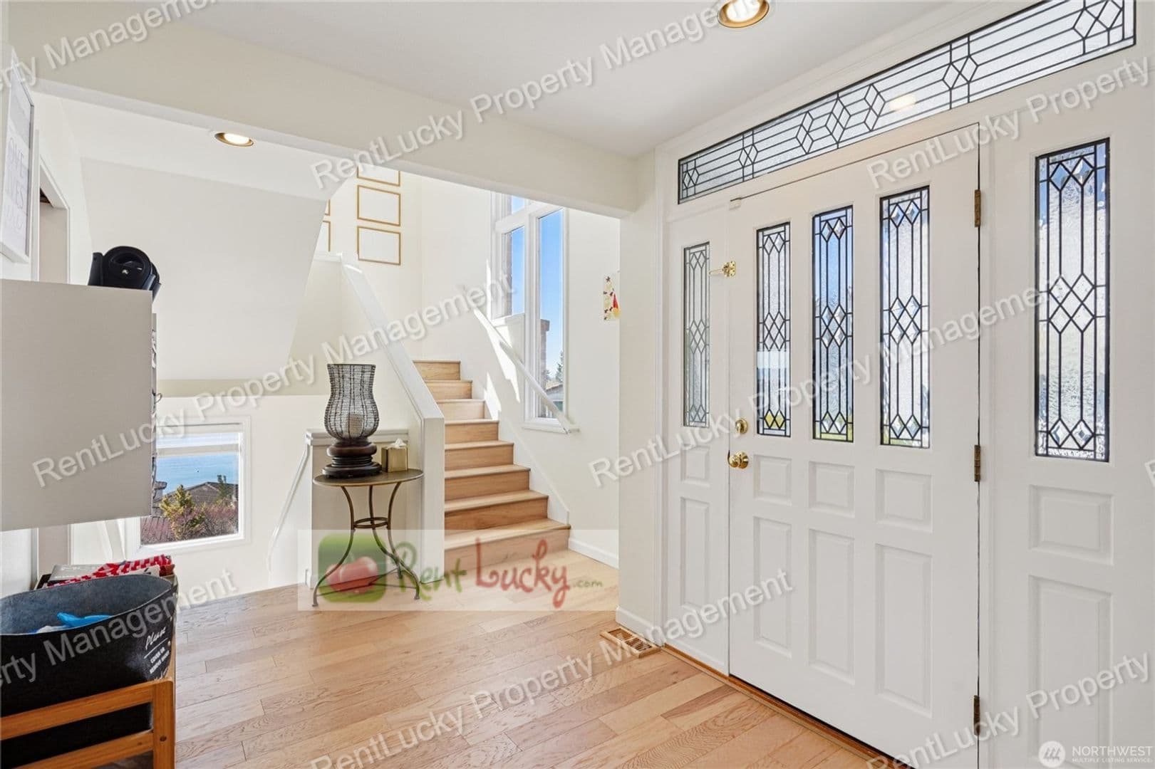 Tacoma House: 6412 E Side Dr NE