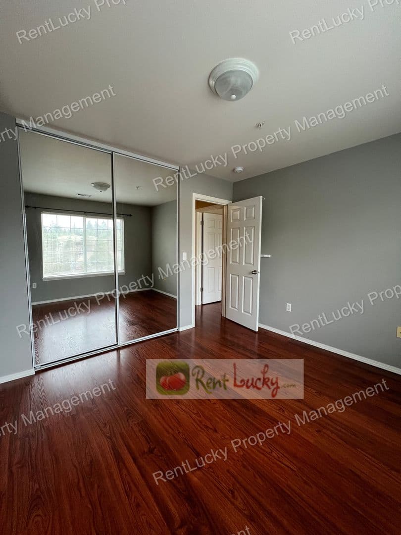 Auburn Townhome: 28700 34th Ave. S #F-1