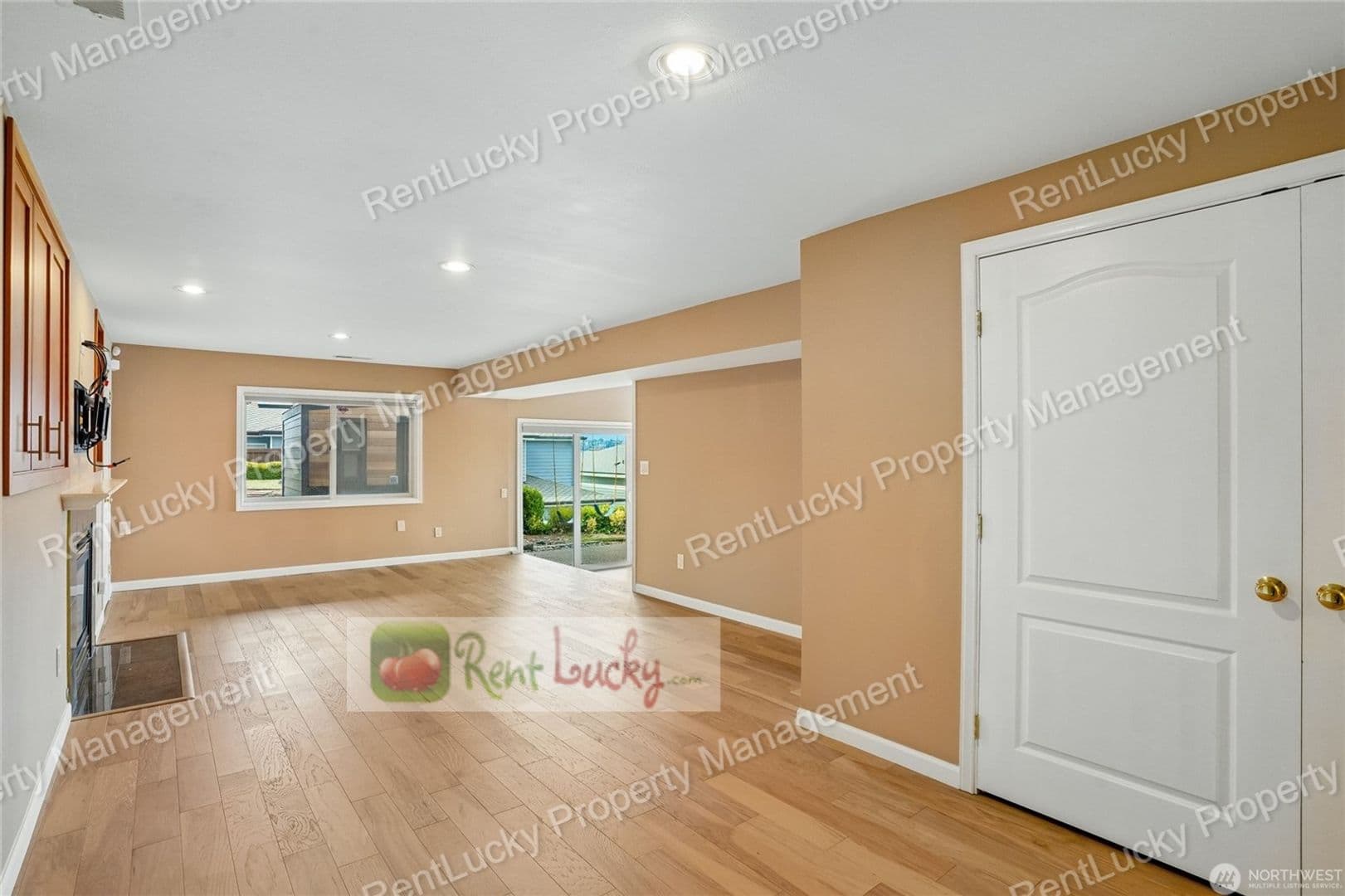 Tacoma House: 6412 E Side Dr NE
