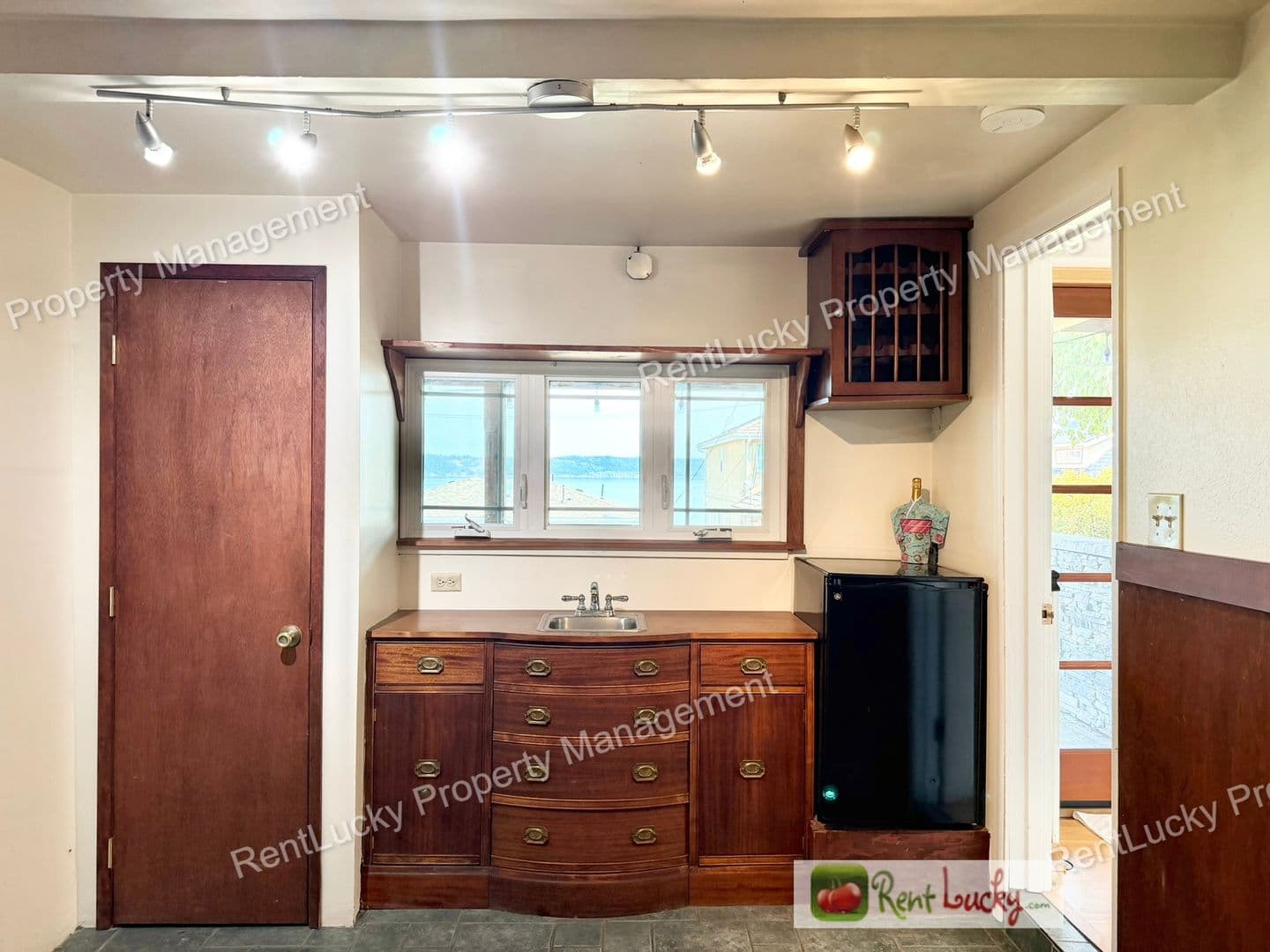 Tacoma House: 1612 Markham Avenue Northeast