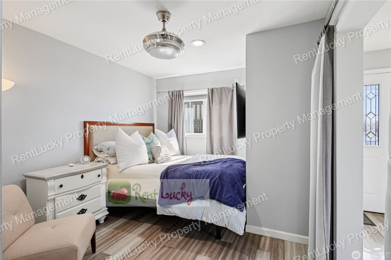 Tacoma House: 6412 E Side Dr NE