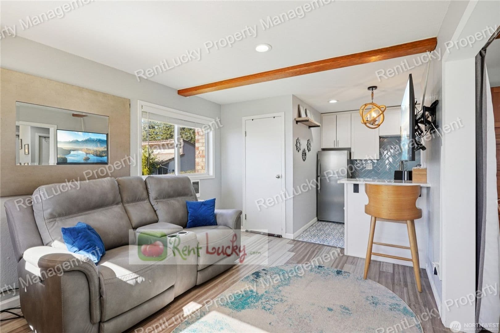 Tacoma House: 6412 E Side Dr NE
