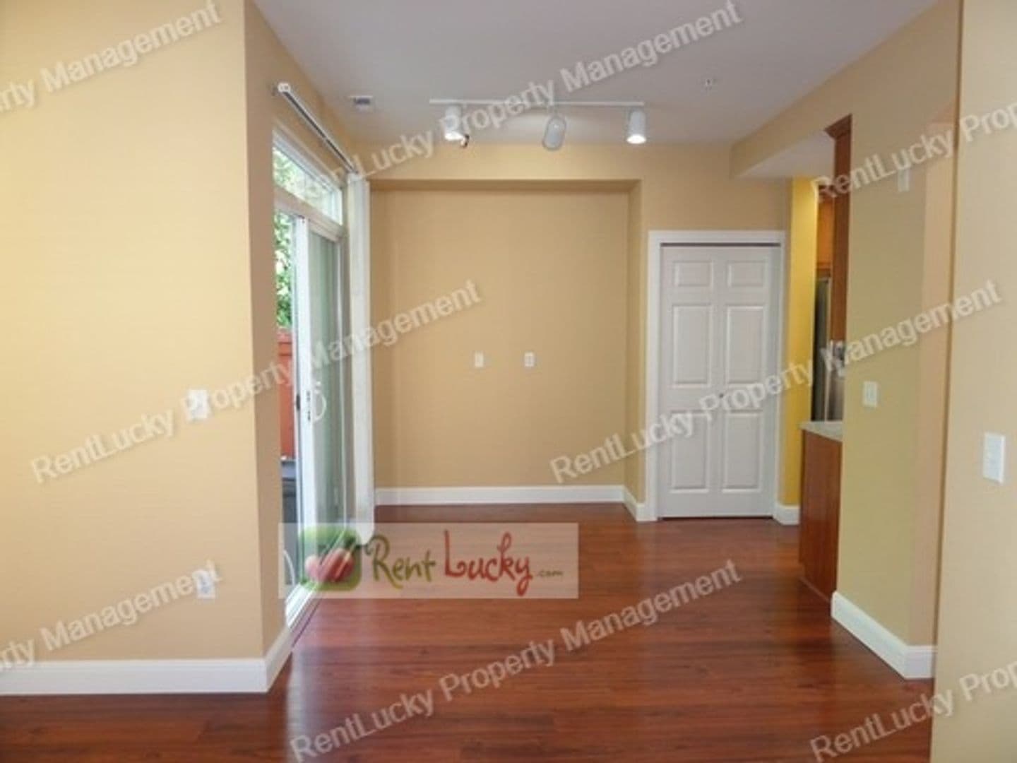 Auburn Townhome: 28700 34th Ave. S #F-1