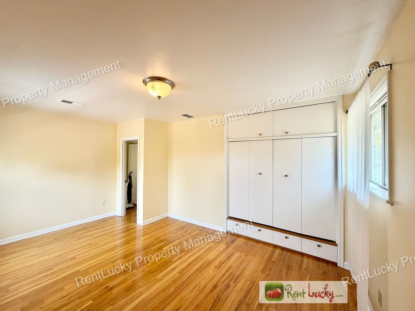 Tacoma House: 1612 Markham Avenue Northeast