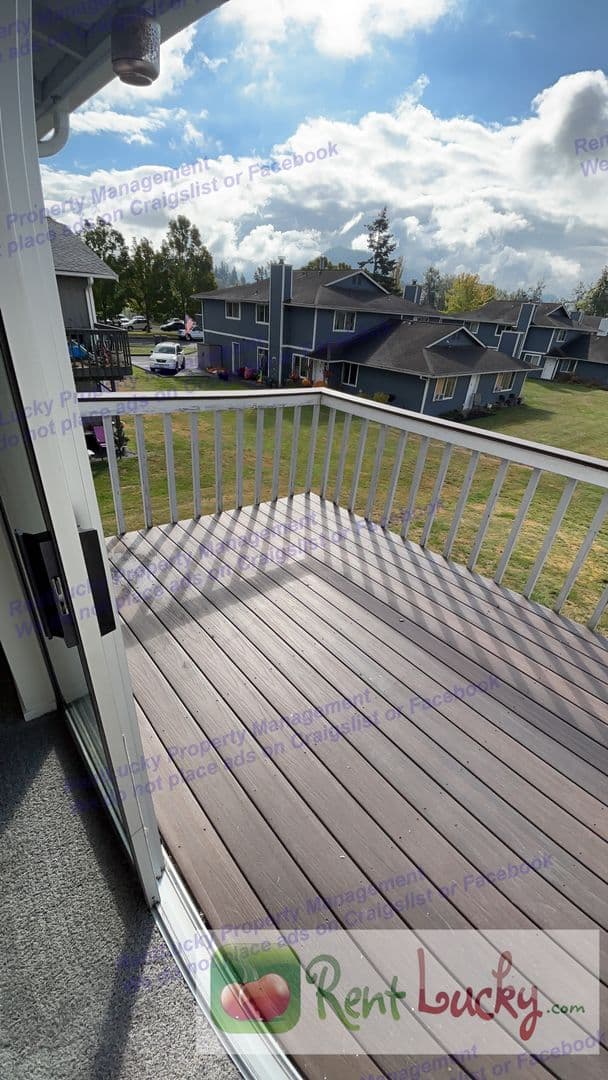 Enumclaw Apartment: 2612 Laukala Pl - Unit A