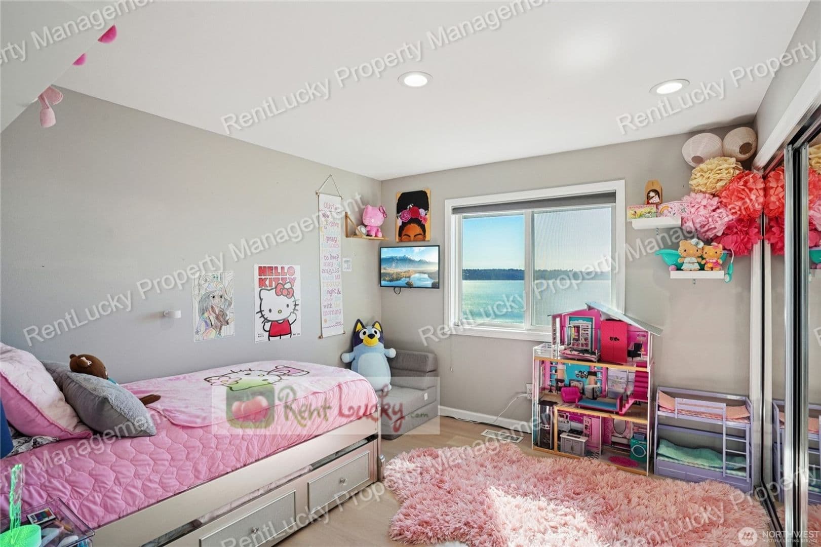 Tacoma House: 6412 E Side Dr NE