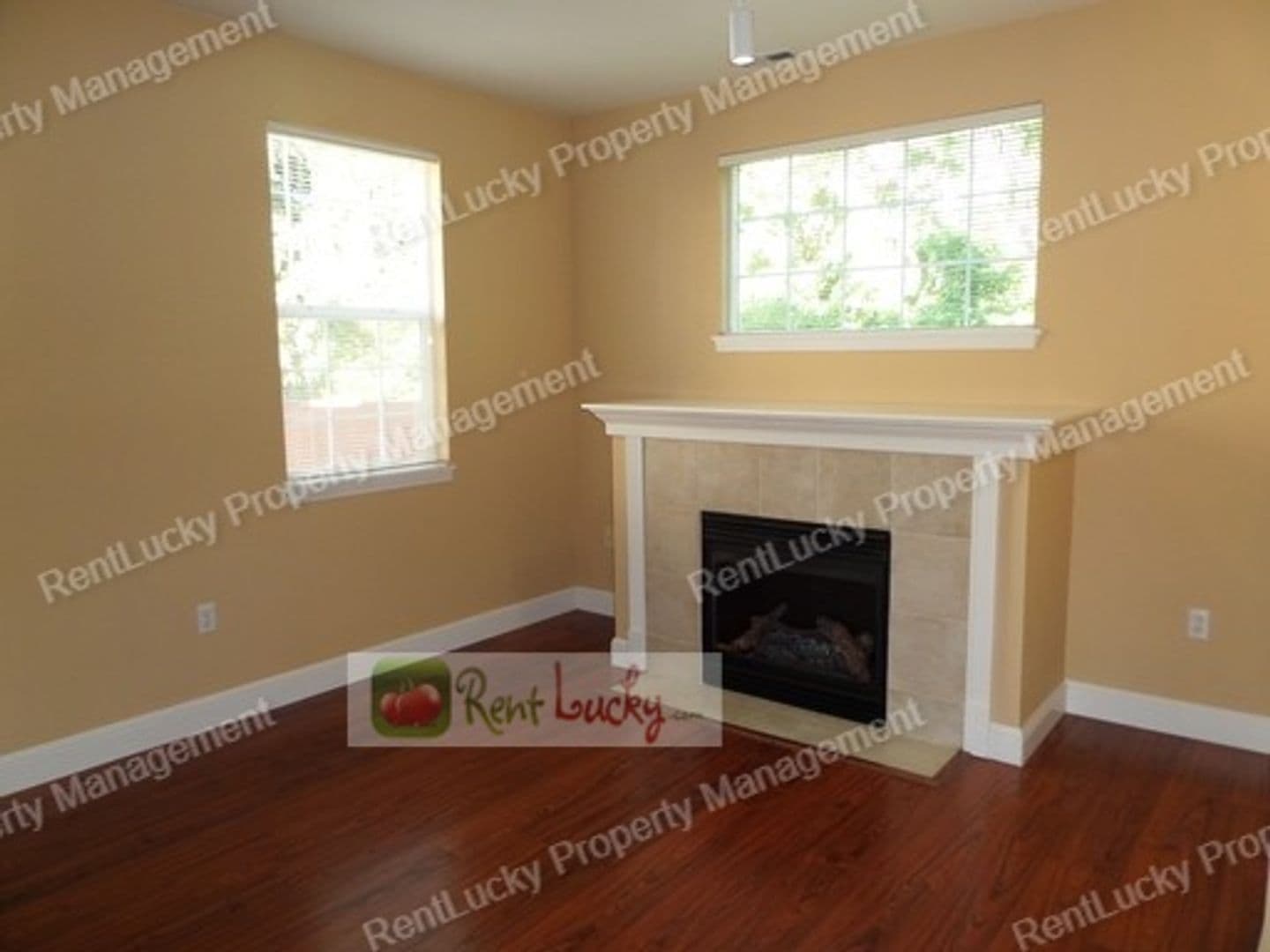 Auburn Townhome: 28700 34th Ave. S #F-1