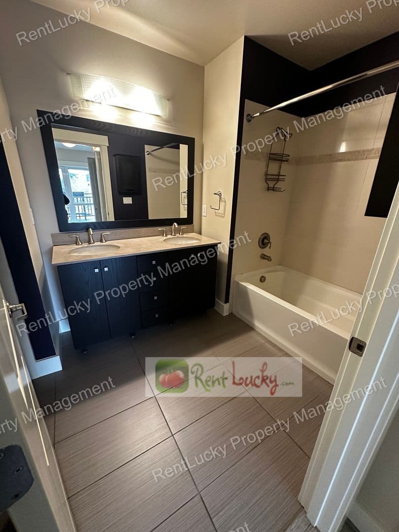 Seattle Condo: 699 John St, Unit #419