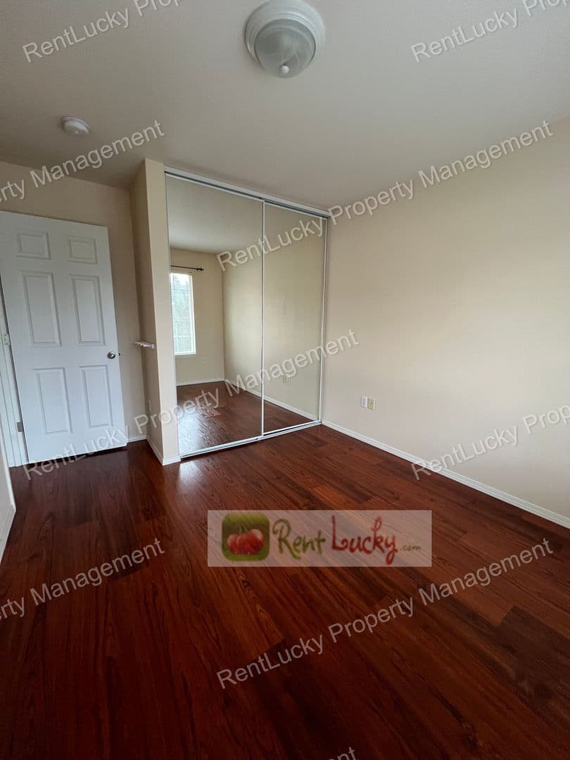 Auburn Townhome: 28700 34th Ave. S #F-1
