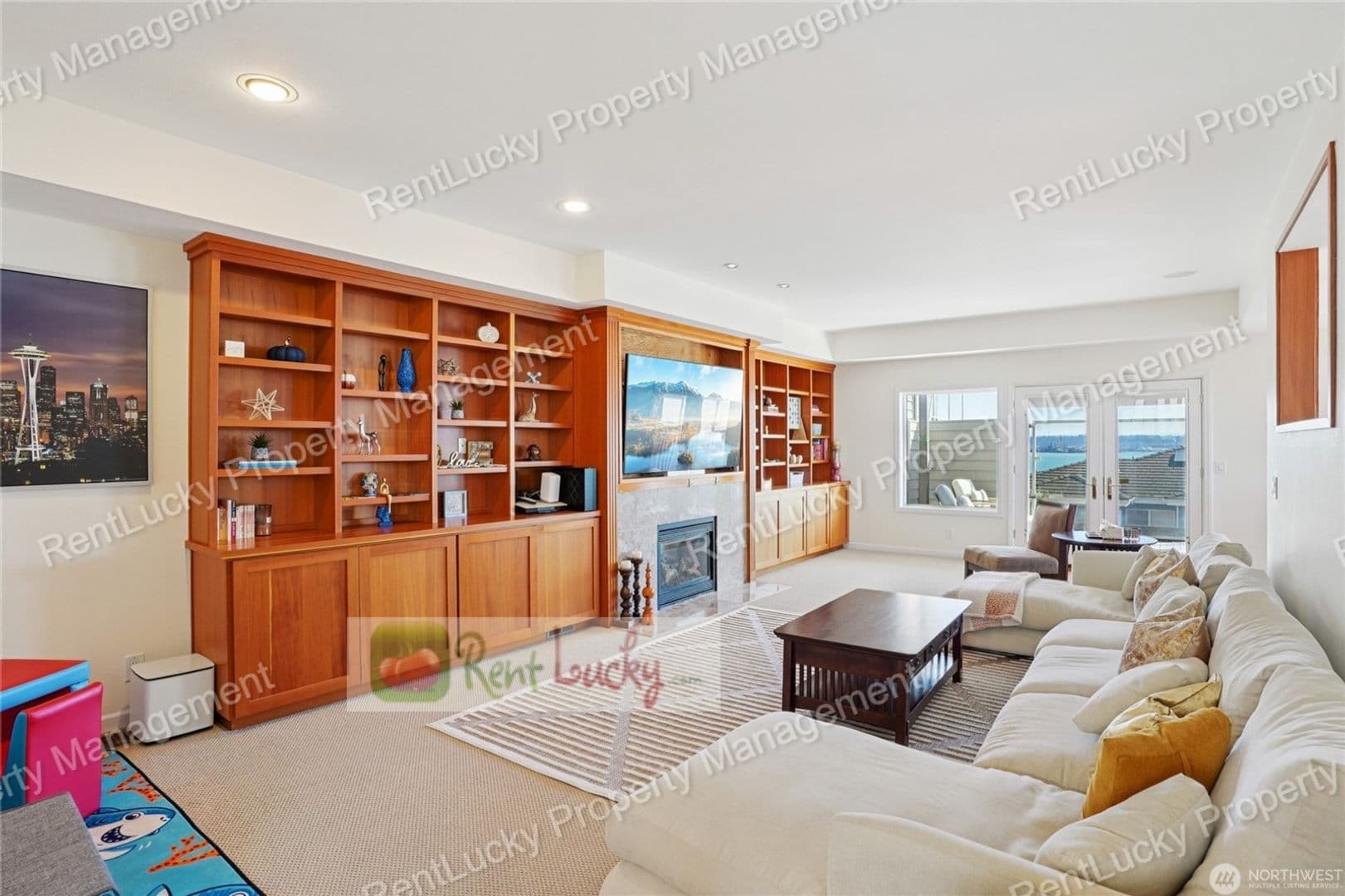 Tacoma House: 6412 E Side Dr NE
