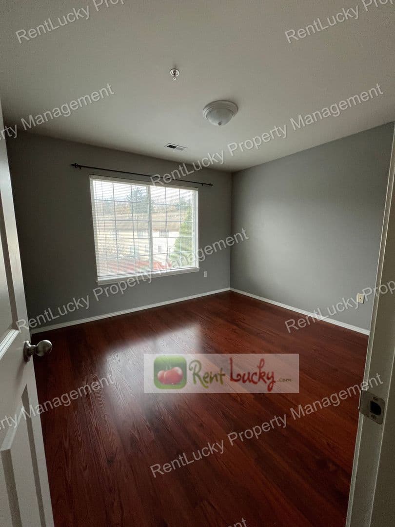 Auburn Townhome: 28700 34th Ave. S #F-1