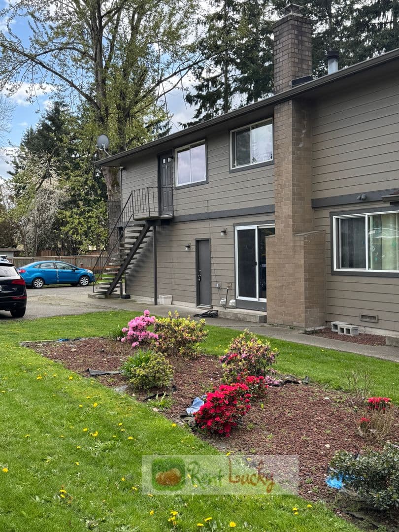 Pacific Apartment: 217 Ellingson Dr.