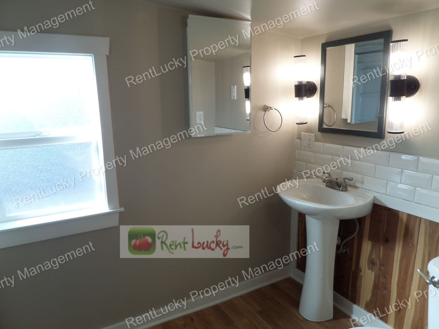 Des Moines House: 916 S 281st St