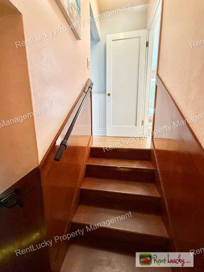 Tacoma House: 1612 Markham Avenue Northeast
