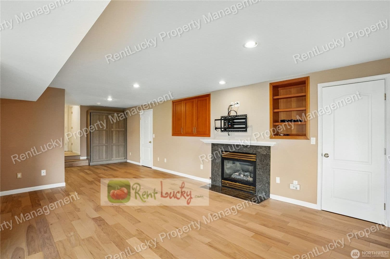 Tacoma House: 6412 E Side Dr NE