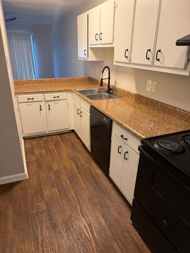Greensboro Apartment: 3531  Lynhaven Dr. #E