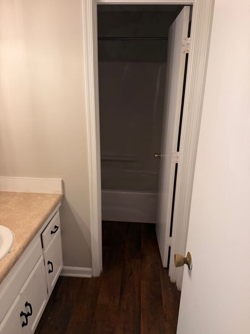Greensboro Apartment: 3531  Lynhaven Dr. #E