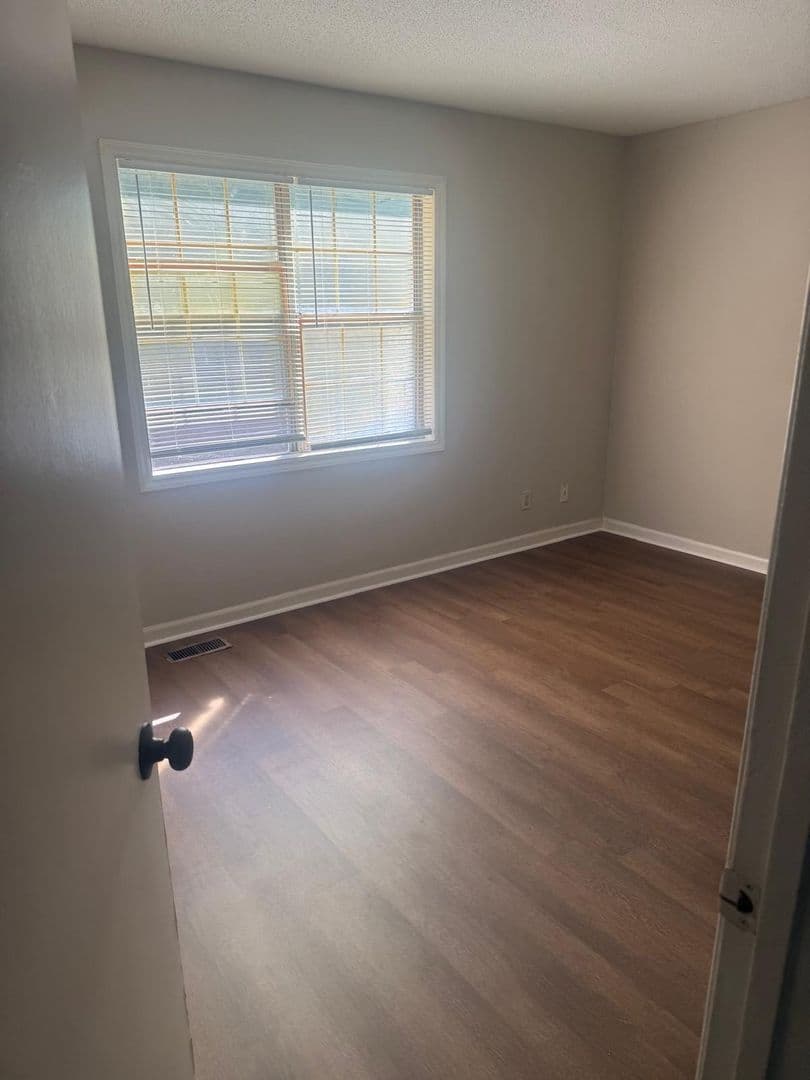 GREENSBORO Apartment: 3529 LYNHAVEN DR