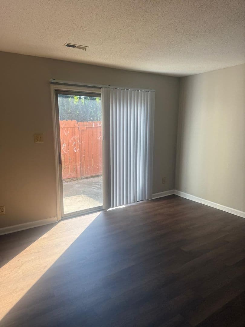 GREENSBORO Apartment: 3529 LYNHAVEN DR