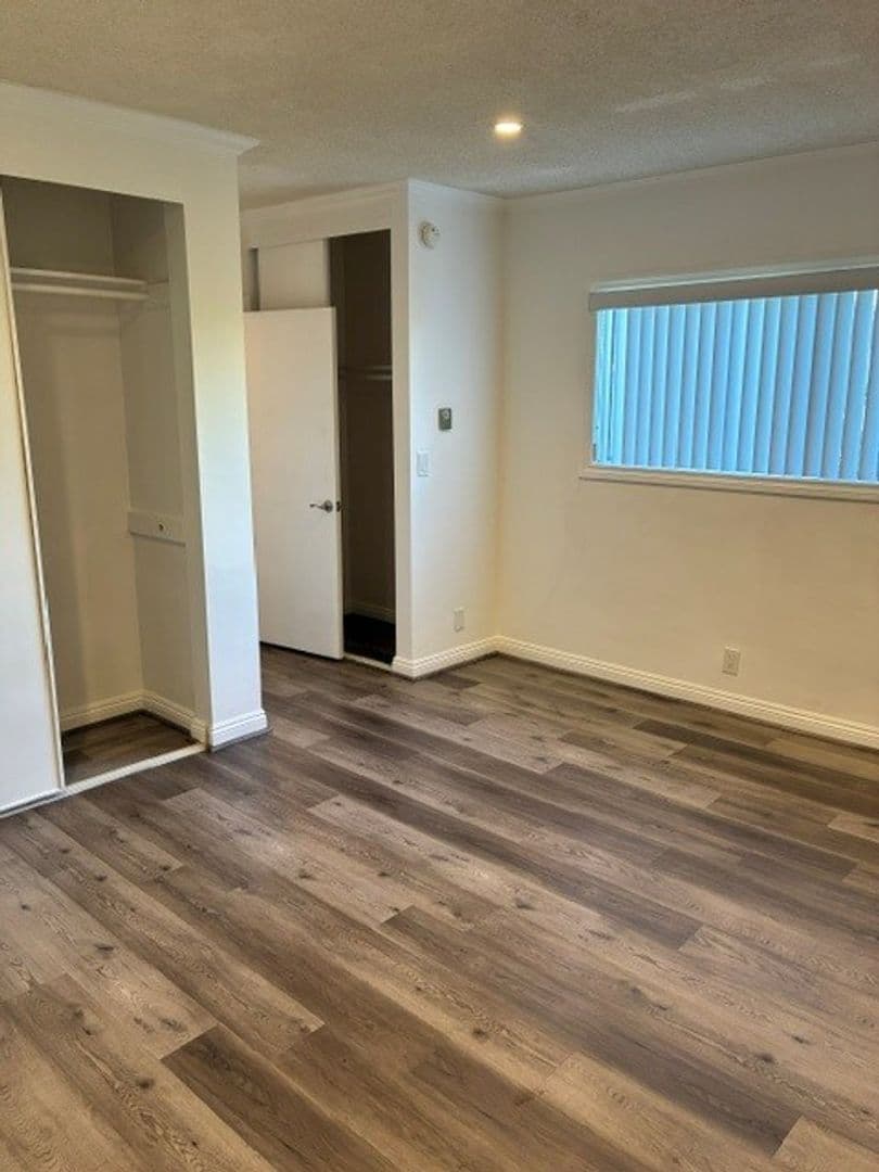 Encino Apartment: 5348 Newcastle