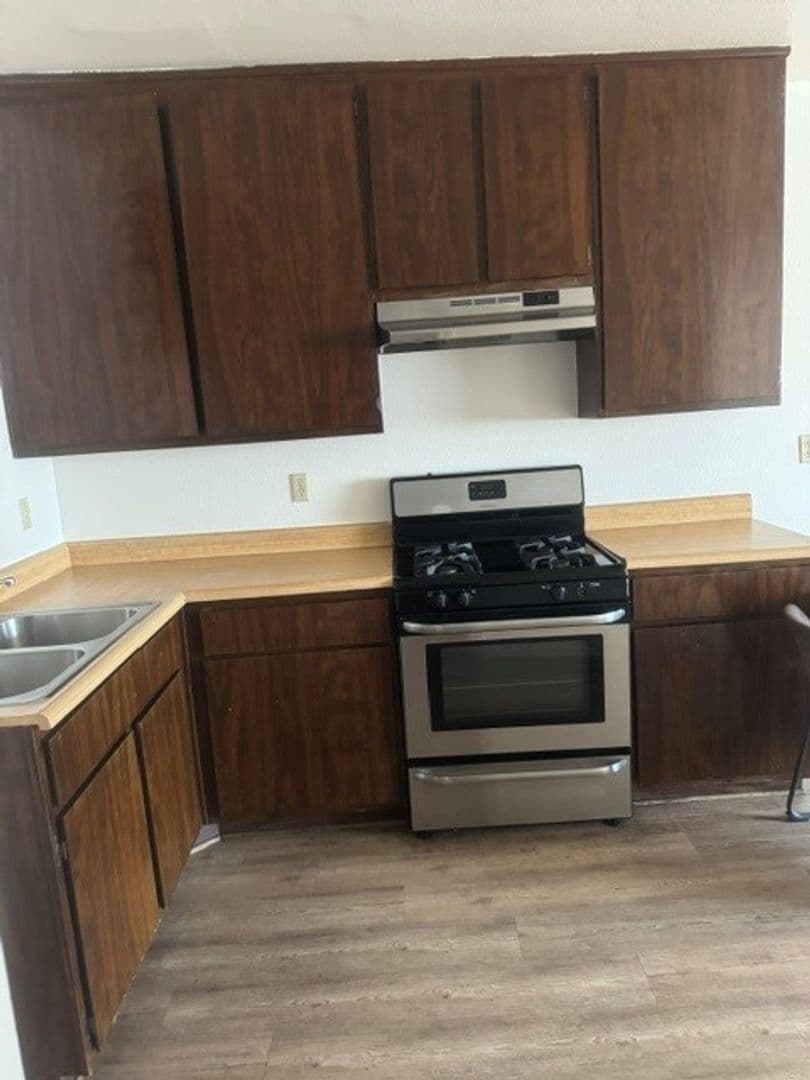 Hollywood Apartment: 6128 Cahuenga
