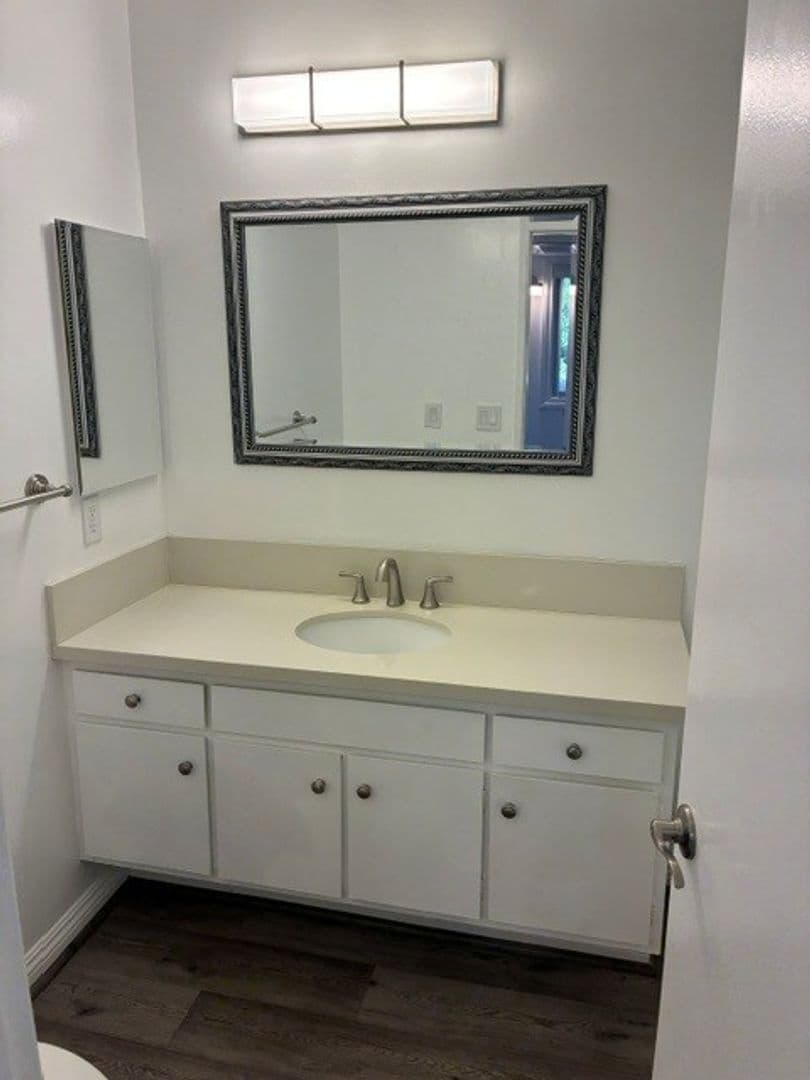 Encino Apartment: 5348 Newcastle