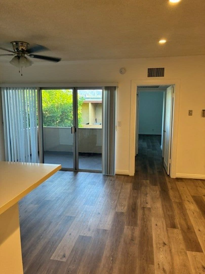 Encino Apartment: 5348 Newcastle