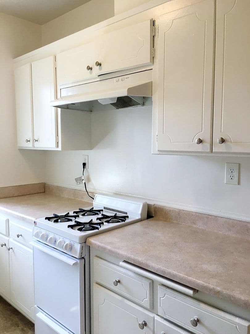 Tarzana Apartment: 18555 Burbank Blvd.