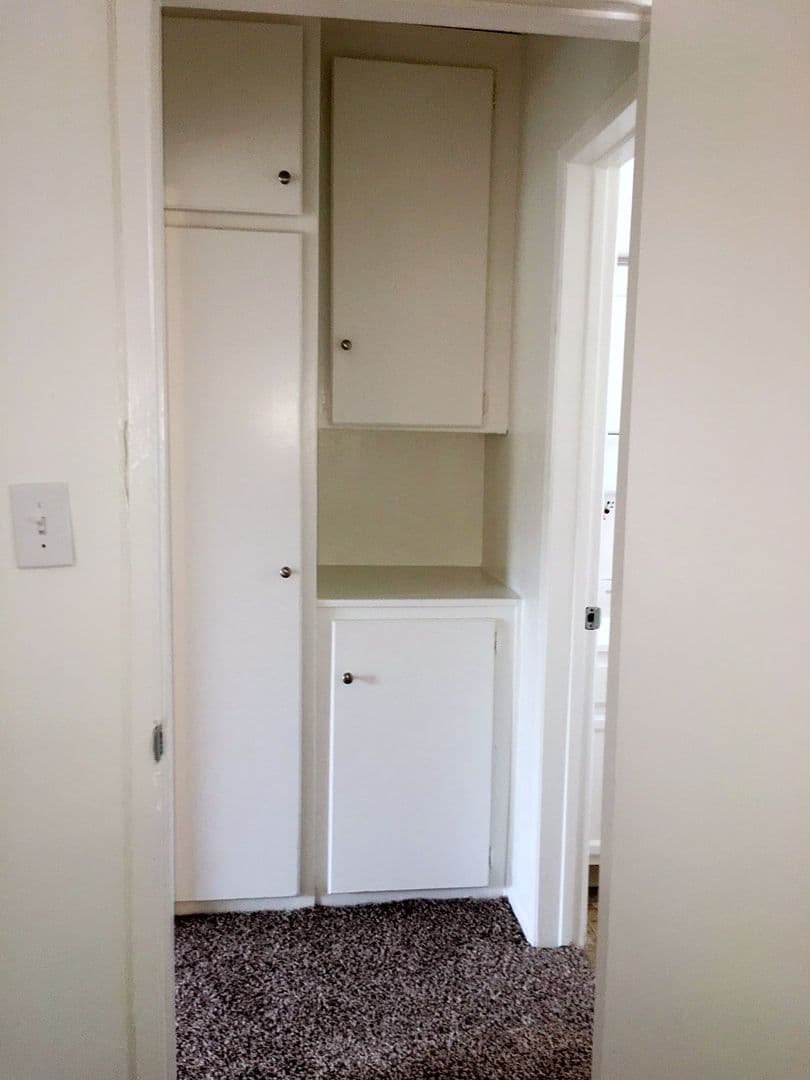 Tarzana Apartment: 18555 Burbank Blvd.