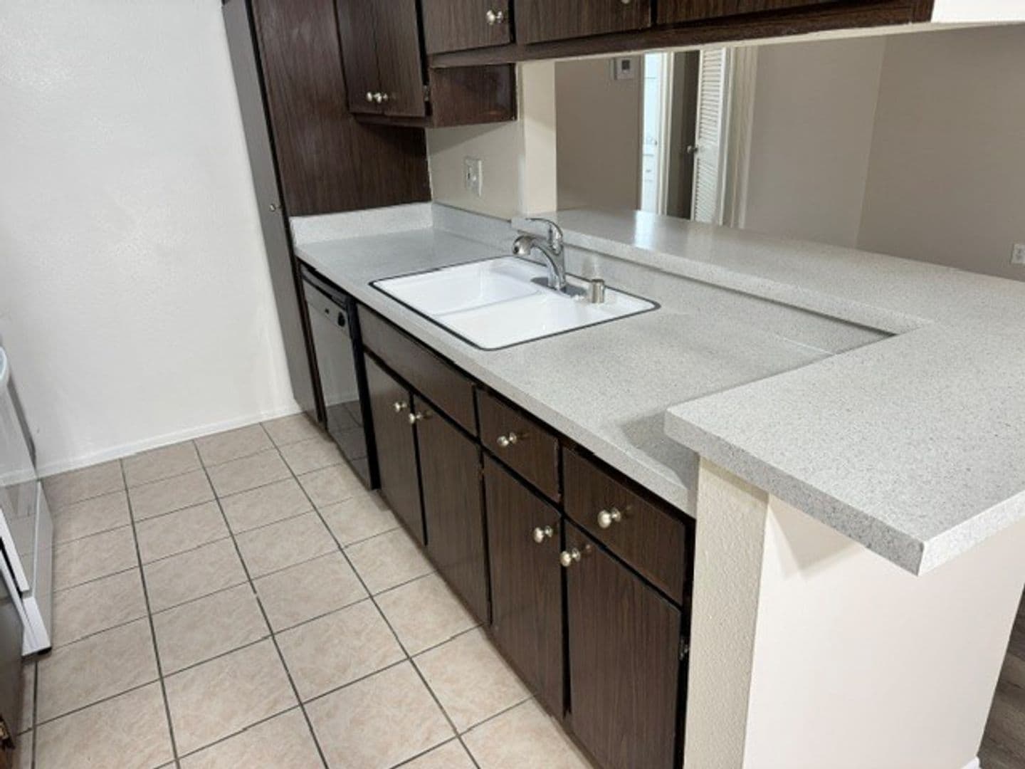 Tarzana Apartment: 18536 Burbank Blvd.