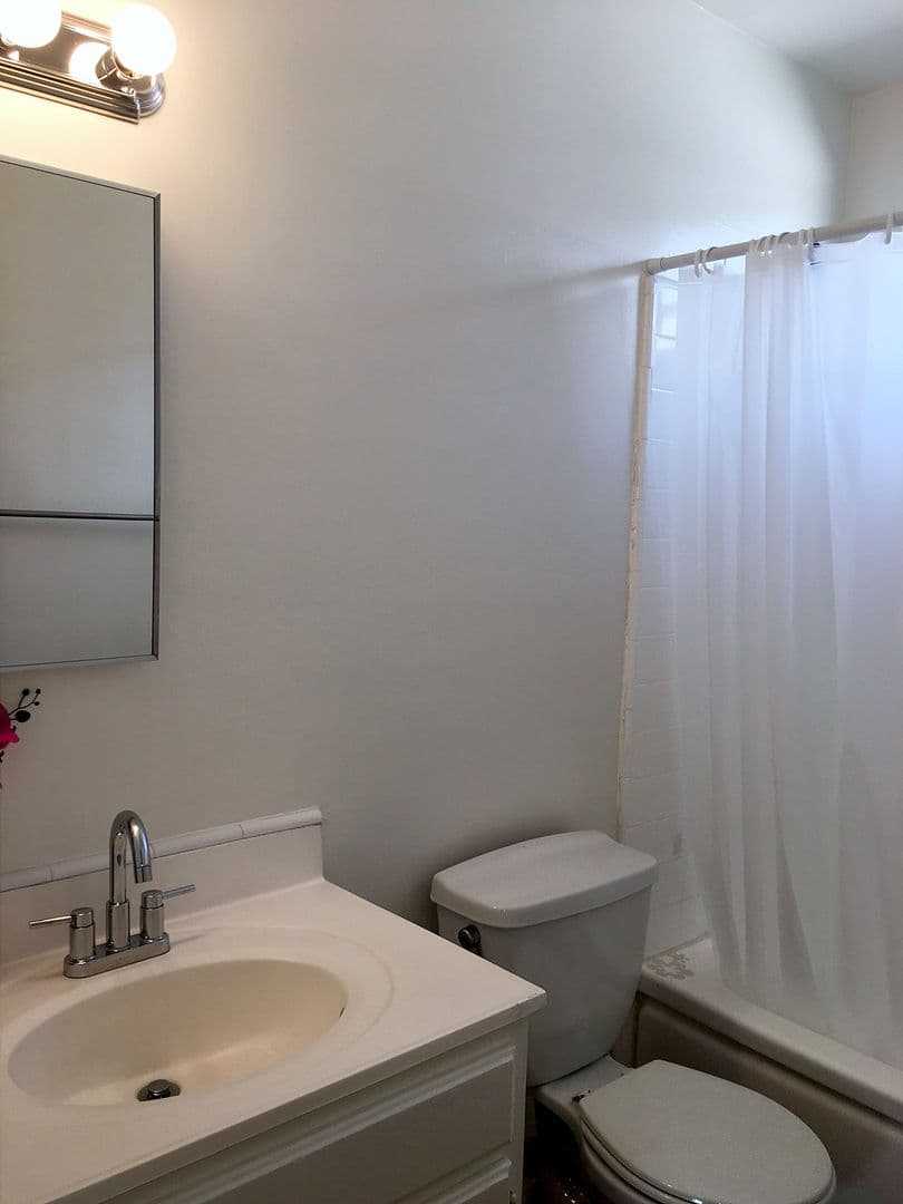 Tarzana Apartment: 18555 Burbank Blvd.