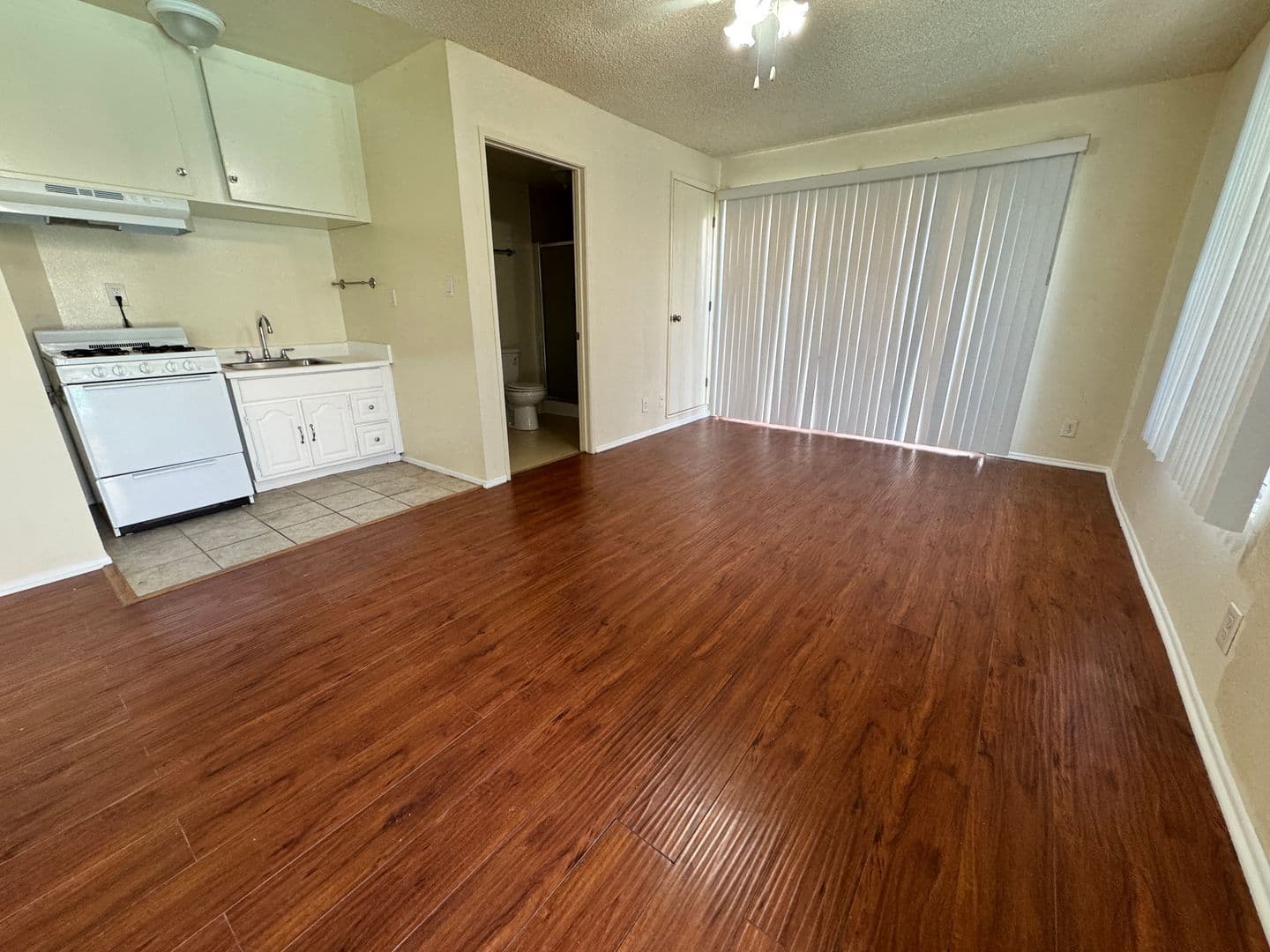 Tarzana Apartment: 18536 Burbank Blvd.