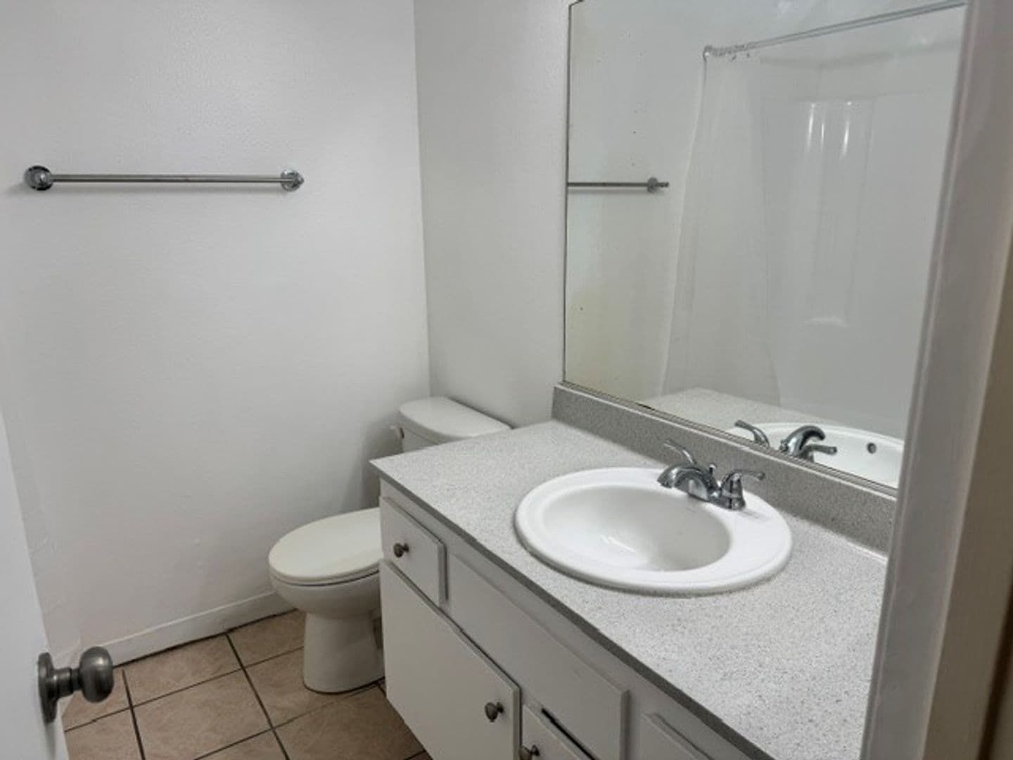 Tarzana Apartment: 18536 Burbank Blvd.