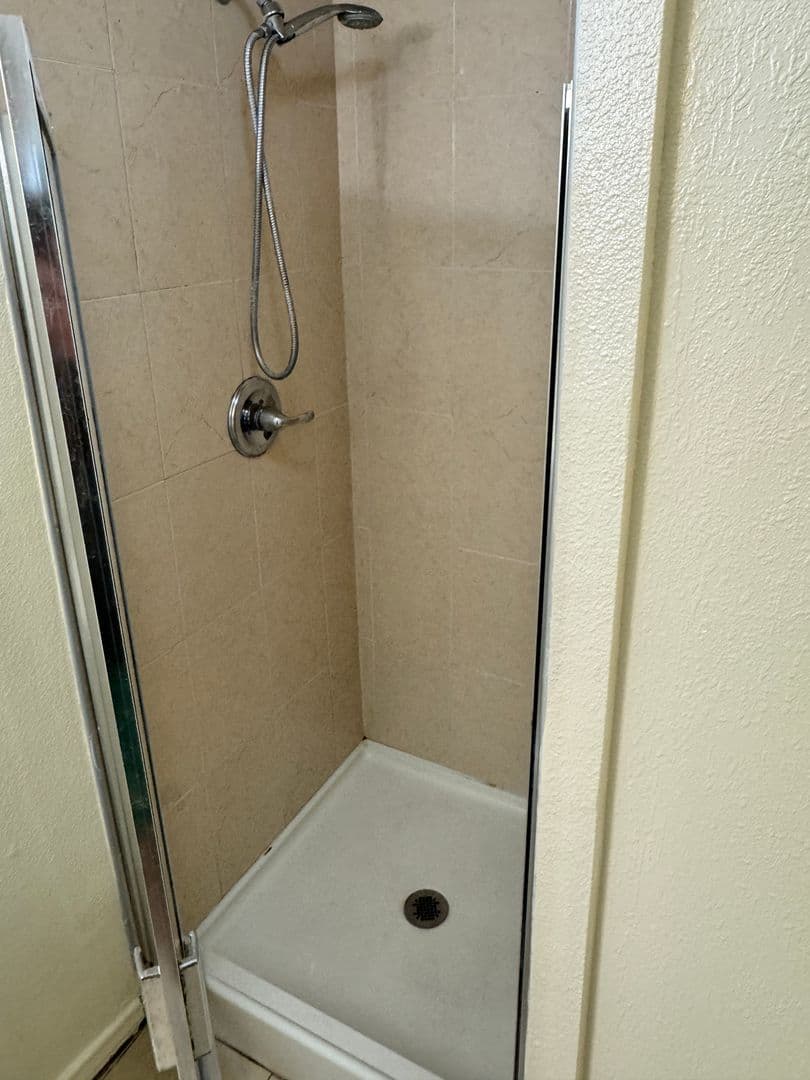 Tarzana Apartment: 18536 Burbank Blvd.